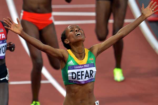 Meseret Defar from Ethiopia celebrates winning her women's 5,000 meter gold medal at London Olympics on Friday. [Gong Lei/Xinhua]