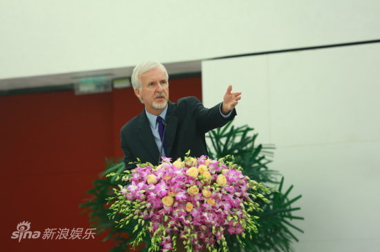 James Cameron. [sina.com] 