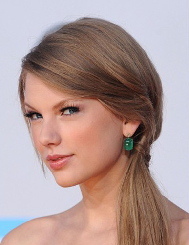 Taylor Swift,one of the 'Top 10 world's social networking superstars'.