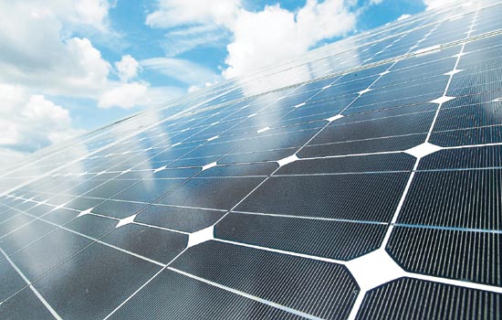 China controls 70 percent of the world's solar panel production and exports nearly 90 percent of its products to the eurozone and the United States. However, Chinese companies are starting to look to the domestic market as a result of the shrinking overseas markets. [Photo/China Daily] 