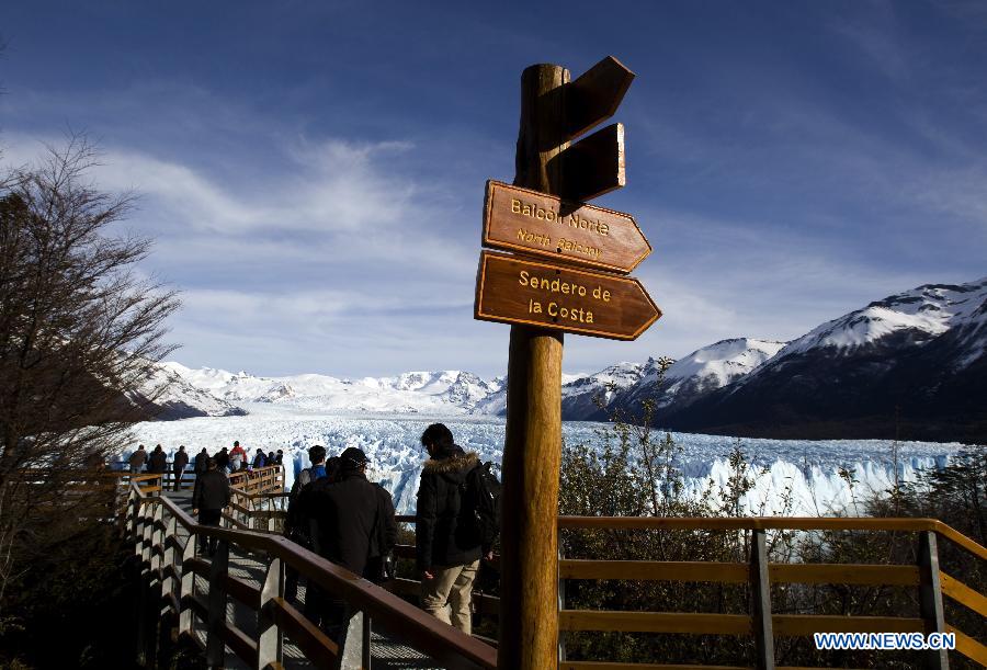 ARGENTINA-EL CALAFATE-ENVIRONMENT-GLACIER