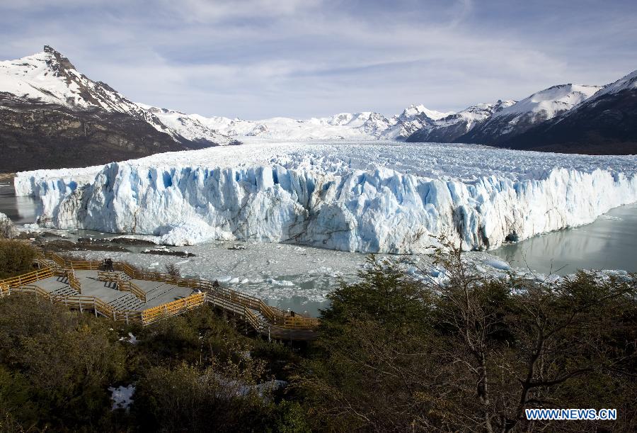 ARGENTINA-EL CALAFATE-ENVIRONMENT-GLACIER