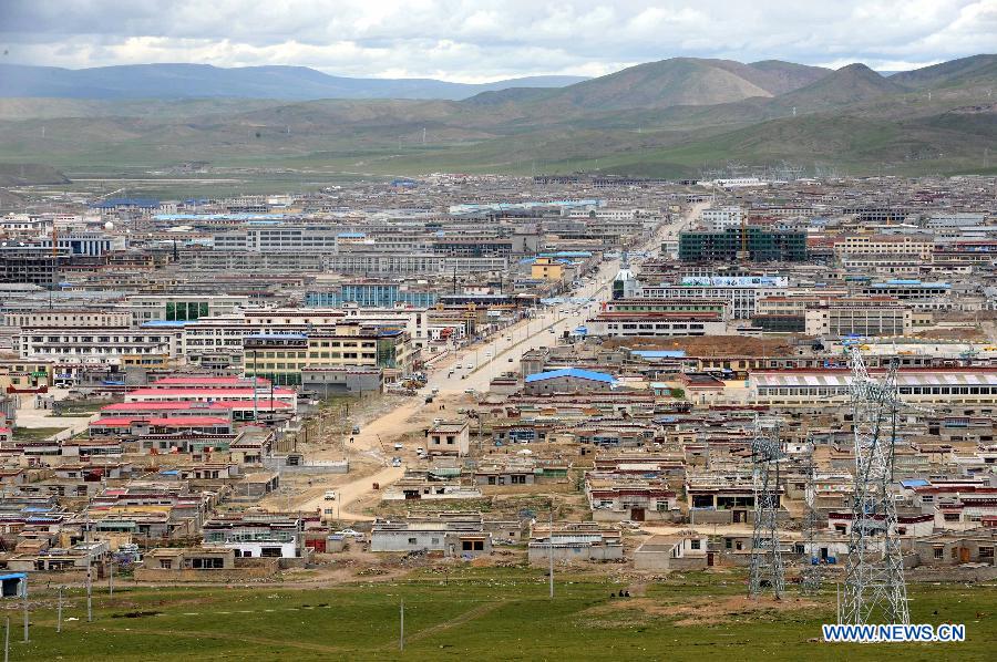 Photo taken on Aug. 5, 2012 shows an overall view of Nagqu Prefecture, southwest China's Tibet Autonomous Region. 