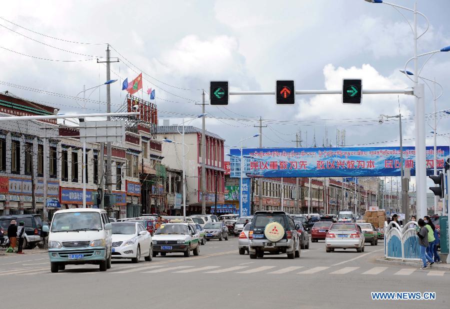 Photo taken on Aug. 5, 2012 shows a street in Nagqu Prefecture, southwest China's Tibet Autonomous Region. 