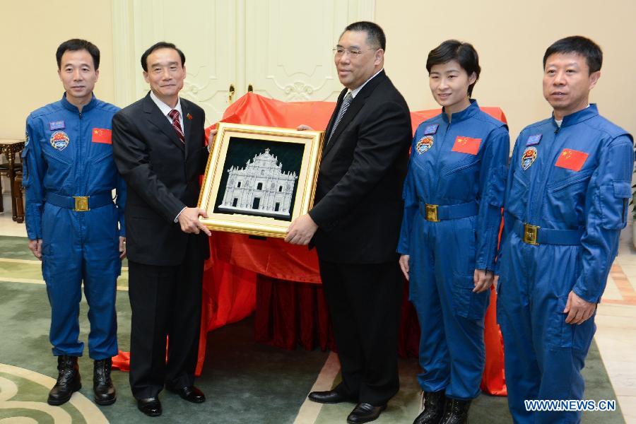 CHINA-MACAO-FERNANDO CHUI SAI ON-ASTRONAUTS-MEETING (CN)