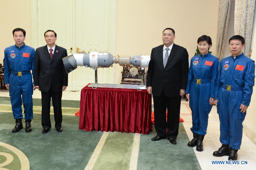 CHINA-MACAO-FERNANDO CHUI SAI ON-ASTRONAUTS-MEETING (CN)