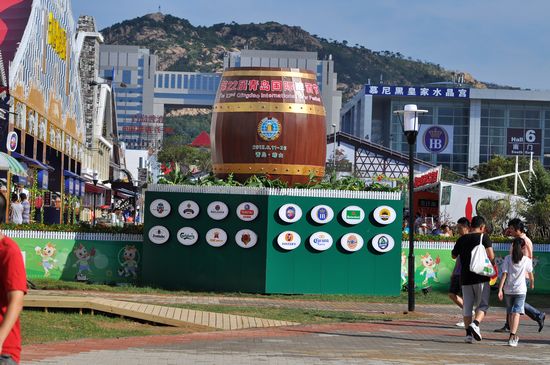 2012 Qingdao Int'l Beer Festival opens