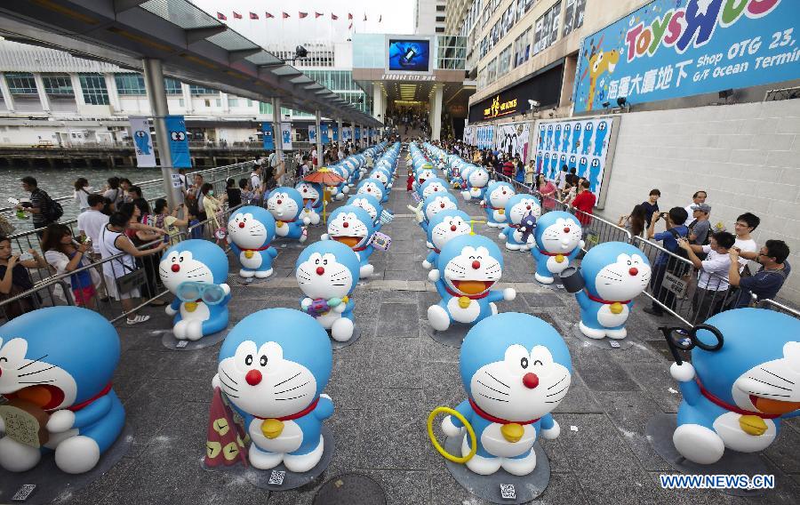 Citizens take pictures of models of Doraemon, a famous cartoon character, at an exhibition in Hong Kong, south China, Aug. 14, 2012. A total of 100 Doraemon models were exhibited. (Xinhua/Liu Yongdong) 