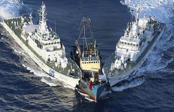 Japan in total arrested 14 Chinese activists on Wednesday including seven who landed on the Diaoyu Islands at around 5:30 p.m. local time on suspicion of illegal entry, and would later detain the vessel, according to police from Japan's Okinawa. [Xinhua] 