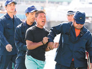 An activist who landed on the Diaoyu Islands is taken into police custody in Naha, the capital of Okinawa, on Thursday. [Agencies]