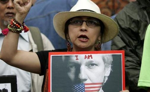 Ecuador grants asylum to Assange