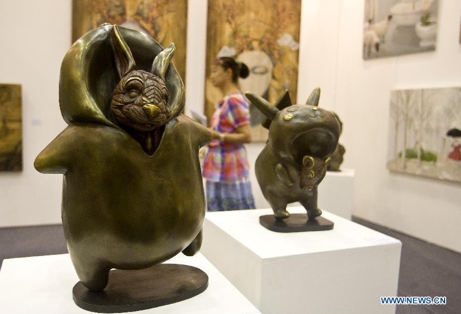 Photo taken on Aug. 15, 2012 shows a creative statue at a preview of Beijing Art Expo held in China World Trade Center in Beijing, capital of China. The five-day expo, which kicked off on Thursday, displays more than 5,000 art works provided by 90 arts institutions from 16 countries and regions.