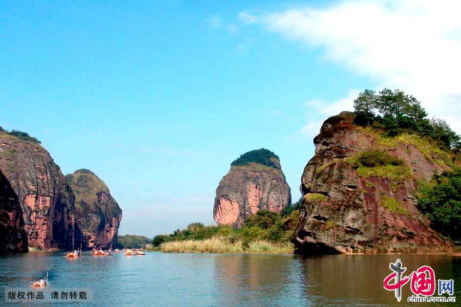 Dragon and Tiger Mountain (Longhu Mountain) is a famous Taoism mountain with a long history. 16 km (about 9.94 miles) south of Yingtan City, Jiangxi Province, the mountain has been noted as the 'Residence of Celestials' and 'Blest Earthly Abode' because of its beautiful scenery.