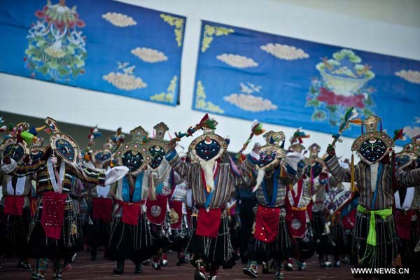 Actors perform during the opening ceremony of 2012 Tibet Yarlung Cultrual Festival in Zetang county of Shannan prefecture, southwest China's Tibet autonomous region, Aug 15, 2012. The festival which kicked off on Wednesday, will last until Aug 21.