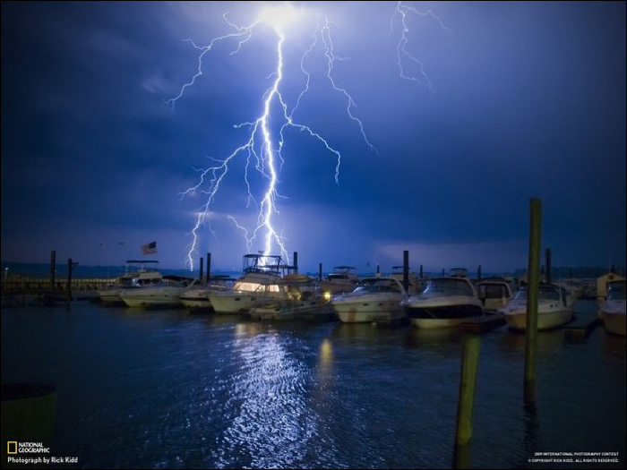 Shocking moments of lightening strike