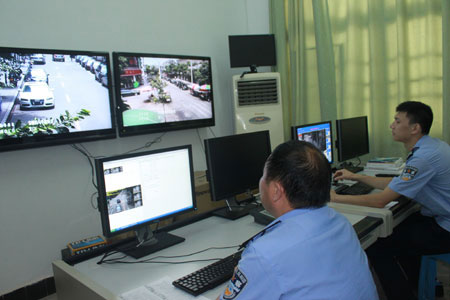 The undated photo shows that traffic police watch the surveillance cameras to monitor the traffic in the Qingtian County of Zhejiang province. [Photo: qtjjdd.com]