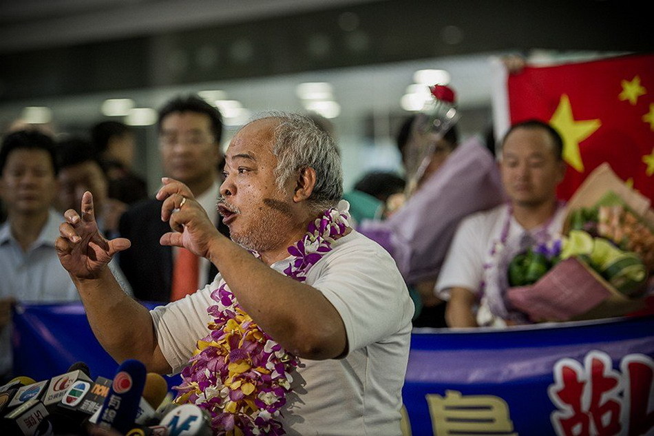 Seven of 14 Chinese nationals who were illegally detained by Japan after landing on the Diaoyu Islands arrive at Hong Kong International Airport at around 7:50 p.m. local time, August 17, 2012. All the 14 activists have been released. The other group of seven have also boarded a plane of Japan Coast Guard to fly to Ishigaki Island where their vessel was detained and will return later by their boat.