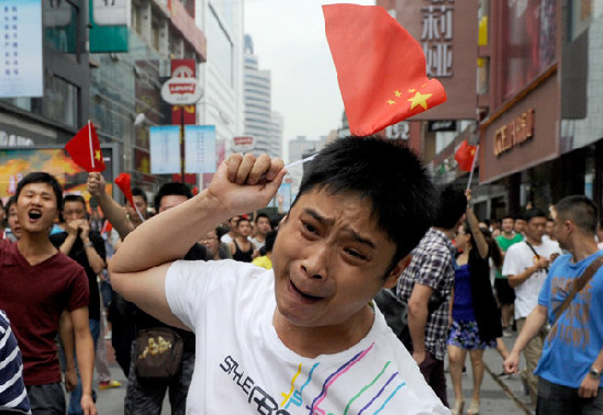 Thousands of protesters attend a rally in Chengdu, Sichuan province, on Sunday against Japanese activists landing on the Diaoyu Islands. [Photo/Provided to China Daily]