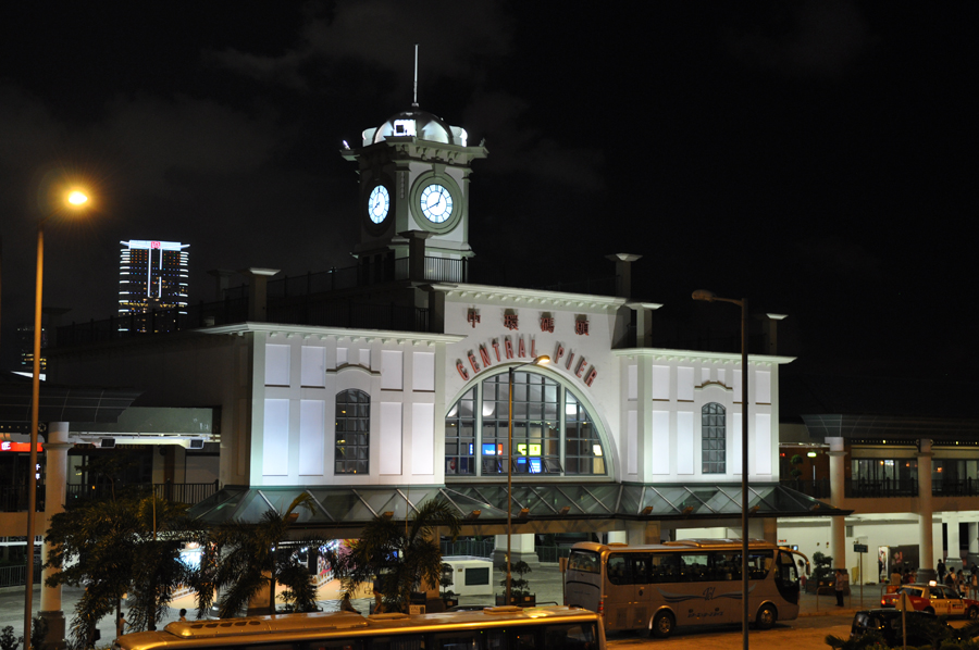 As the largest harbor in China and one of Hong Kong's greatest assets, Victoria Bay makes Hong Kong one of the world's busiest. The harbor is a jewel that people from all over the world come to see. 