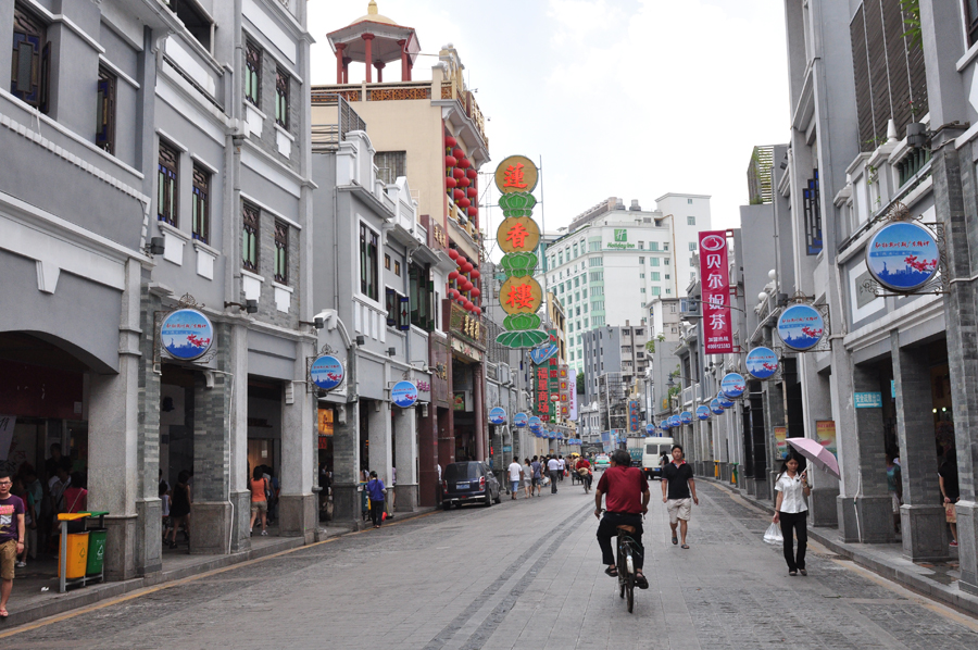 Shangxiajiu Pedestrian Street in Liwan District, Guangzhou, is one of the busiest commercial pedestrian streets in China. Located in the old town of Xiguan, the 1,218-meter-long street is lined with more than 300 shops.