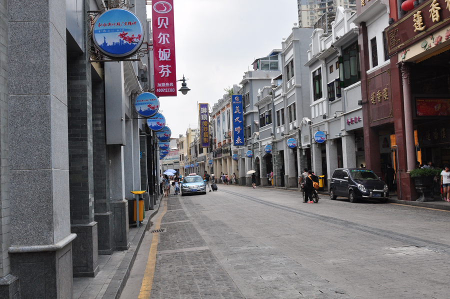 Shangxiajiu Pedestrian Street in Liwan District, Guangzhou, is one of the busiest commercial pedestrian streets in China. Located in the old town of Xiguan, the 1,218-meter-long street is lined with more than 300 shops.