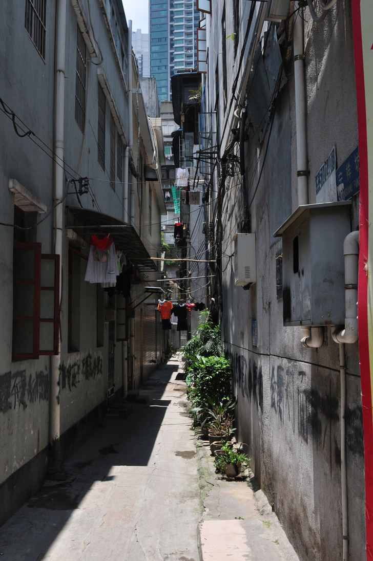 Shangxiajiu Pedestrian Street in Liwan District, Guangzhou, is one of the busiest commercial pedestrian streets in China. Located in the old town of Xiguan, the 1,218-meter-long street is lined with more than 300 shops.