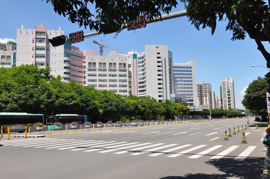 The city of Shenzhen in Guangdong Province has some beautiful parks and gardens which are ideal for an easy stroll on weekends or holidays. The golf courses around the city are also frequently visited by locals and visitors, and the beach activities are not to be missed. [China.org.cn]