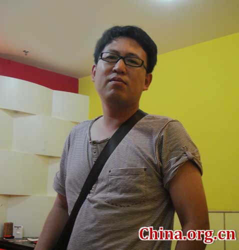 Zhang Xinggang, one of the owners of the grill house [Wang Wei/China.org.cn]