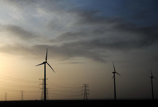 Photo taken on Nov. 16, 2011 shows the Yumen Changma 400,000 kw wind farm in northwest China's Gansu province. [Photo/Xinhua]