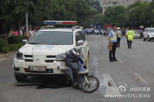 Policemen under interrogation for collision.[ Photo / Weibo.com ] 