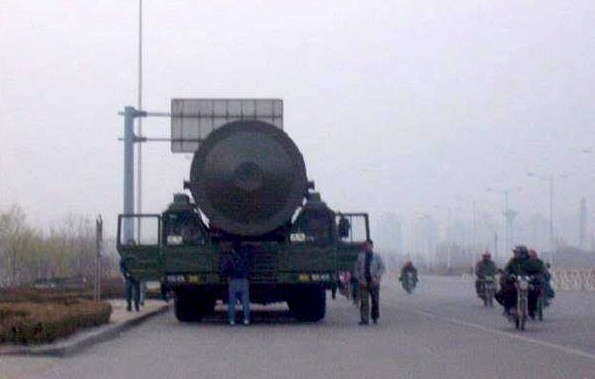 The photo widely disseminated on the Internet shows a missile said to be possibly China’s intercontinental ballistic missile DF-41. According to a report published on freebeacon.com, China just tested the missile DF-41 on July 24, 2012. Details of the missile are still unknown.[Internet photo]