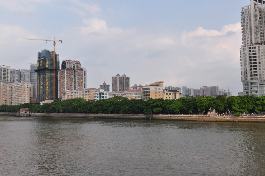 The Pearl River is the third longest river in China with a length of more than 2,000 kilometers. The river is composed of four separate river systems, which join up in Guangzhou, flow for about 70 kilometers, and then pour into the South China Sea. [China.org.cn]