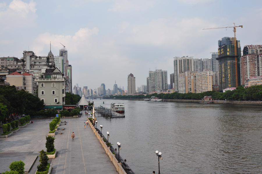 The Pearl River is the third longest river in China with a length of more than 2,000 kilometers. The river is composed of four separate river systems, which join up in Guangzhou, flow for about 70 kilometers, and then pour into the South China Sea. [China.org.cn]