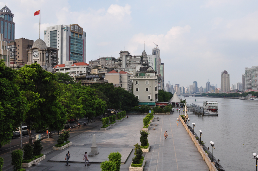 The Pearl River is the third longest river in China with a length of more than 2,000 kilometers. The river is composed of four separate river systems, which join up in Guangzhou, flow for about 70 kilometers, and then pour into the South China Sea. [China.org.cn]