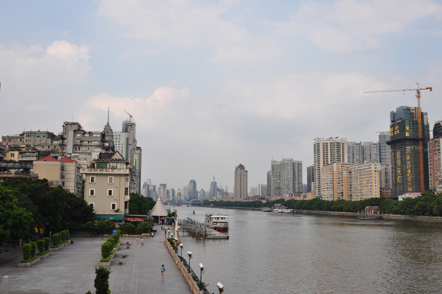 The Pearl River is the third longest river in China with a length of more than 2,000 kilometers. The river is composed of four separate river systems, which join up in Guangzhou, flow for about 70 kilometers, and then pour into the South China Sea. [China.org.cn]