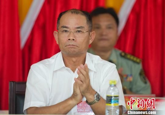 Fu Zhuang, deputy director of Hainan Provincial Civil Air Defence Office, is elected director of the standing committee of Sansha Municipal People's Congress on July 23, 2012. [Chinanews.com]