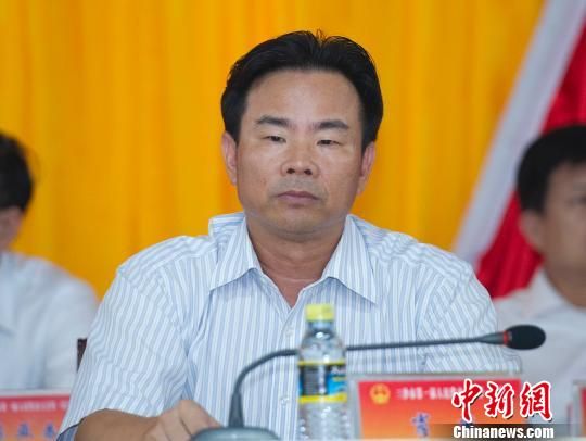 Xiao Jie is elected the first mayor of the newly established Sansha city in the South China Sea on July 23, 2012. [Chinanews.com]