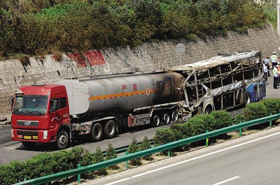 Thirty-six people were killed early on Sunday morning after a bus rammed into a tanker carrying methanol, a highly flammable liquid, and caught fire on a highway in Northwest China's Shaanxi province. Three people were injured, two of them seriously.
