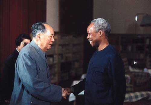 Late Chairman Mao Zedong shakes hands with the visiting Chairman of the Tanganyika African National Union and President of Tanzania J.K.Nyerere on March 25th, 1974. [File Photo]