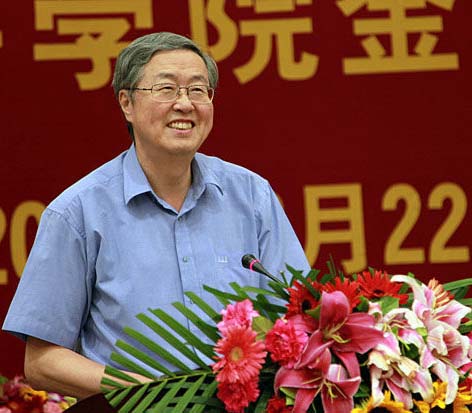 China's central bank governor Zhou Xiaochuan delivers a speech at a celebration on the 10th anniversary of the establishment of Institute of Finance and Banking with Chinese Academy of Social Sciences Wednesday in Beijing. [Sina.com]