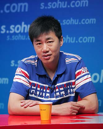 Tao Wei, a popular footaball commentator, was found dead in a hotel room in Jinan City of east China on Monday.  [File Photo]