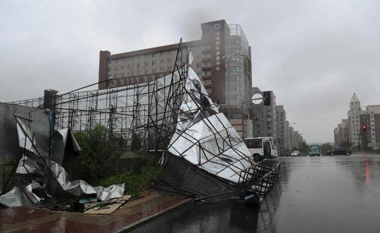 Photo taken on Aug. 28, 2012 shows a damaged advertisement board which was destroyed by a gale in Changchun City, capital city of northeast China's Jilin Province. Typhoon Bolaven brought gales and rainstorms to Jilin Province on Tuesday and Wednesday. [Xinhua]