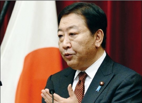 24日，日本首相野田佳彦在东京首相官邸出席记者会。[新华社]