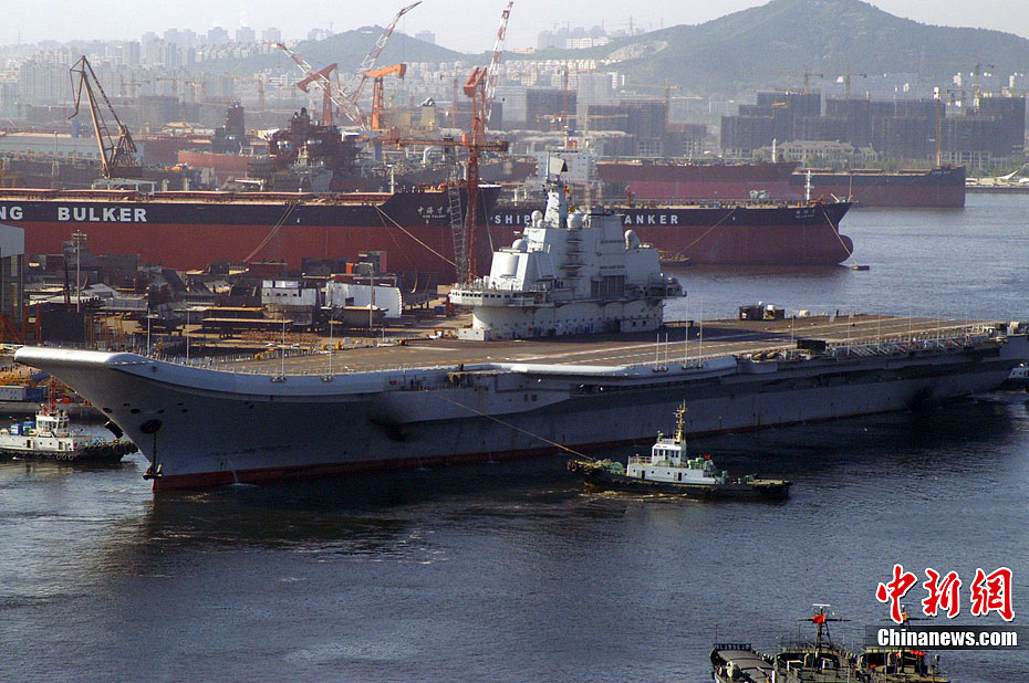 After an almost one-month hiatus, China's aircraft carrier Varyag departed from Dalian Port yesterday to embark on its 10th sea trial.[Photo/Chinanews.com]