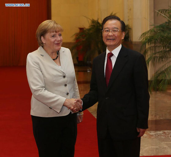 Chinese Premier Wen Jiabao (R) shakes hands with visiting German Chancellor Angela Merkel at the Great Hall of the People in Beijing, capital of China, Aug. 30, 2012. [Photo/Xinhua]