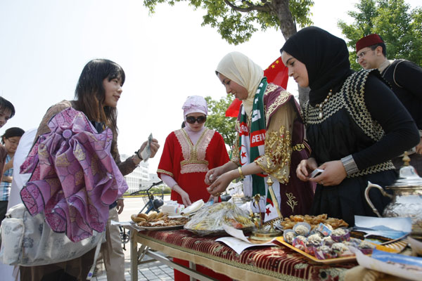 Overseas students show their locally flavored food at an international cultural festival in Shanghai University. [Photo/China Daily]