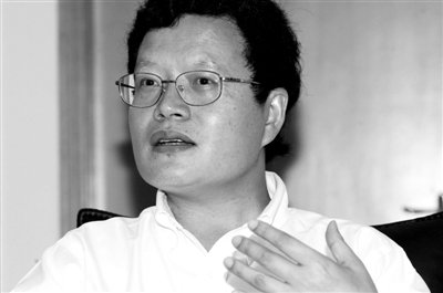 资料图：邹恒甫，1962年出生，湖南岳阳人，经济学家，1998年至2007年5月在北京大学任教，现为世界银行研究部终身高级经济学家。