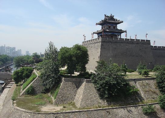 Xi'an City Wall, one of the 'Top 10 attractions in Shaanxi, China' by China.org.cn