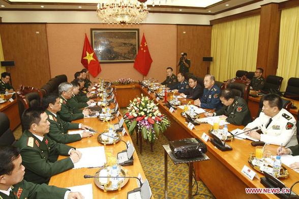 Deputy Chief of the General Staff of the Chinese People's Liberation Army Ma Xiaotian (3rd R) and Vietnamese Deputy Defense Minister Nguyen Tri Vinh (4th L) attend the sixth China-Vietnam Defense and Security Consultation in Hanoi, Vietnam, Sept. 3, 2012. [Ho Nhu Y/Xinhua]