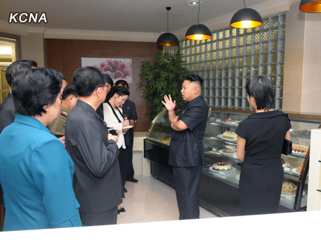 North Korea's top leader Kim Jong Un and his wife Ri Sol Ju visits Haemaji Restaurant before its opening to business, according to the country's official news agency KCNA's report on August 30. [Xinhua/KCNA]